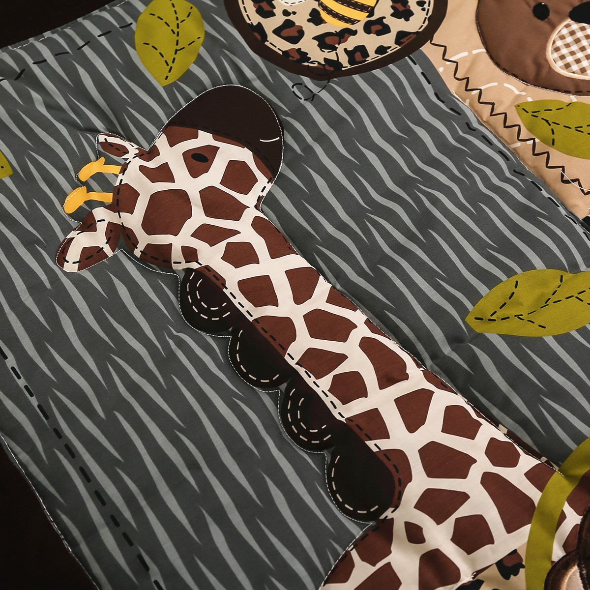 Parure de lit brodée pour nouv - Baby Nursery Jungle avis et prix